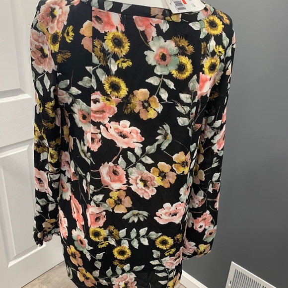 Cupcake and Cashmere XS Black Floral Dressy Shirt C11 - Picture 3 of 3